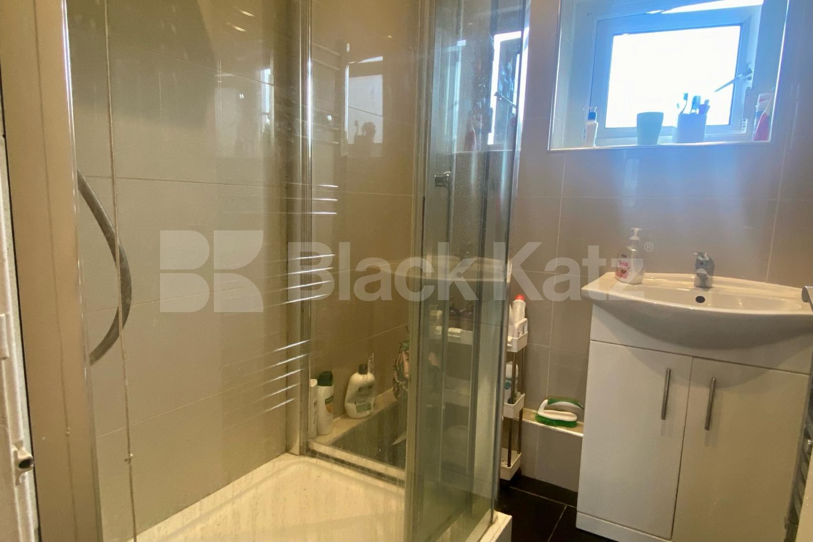 Recently Refurbished Wooden Floors & Charming Balcony Burbage Close , Borough/London Bridge